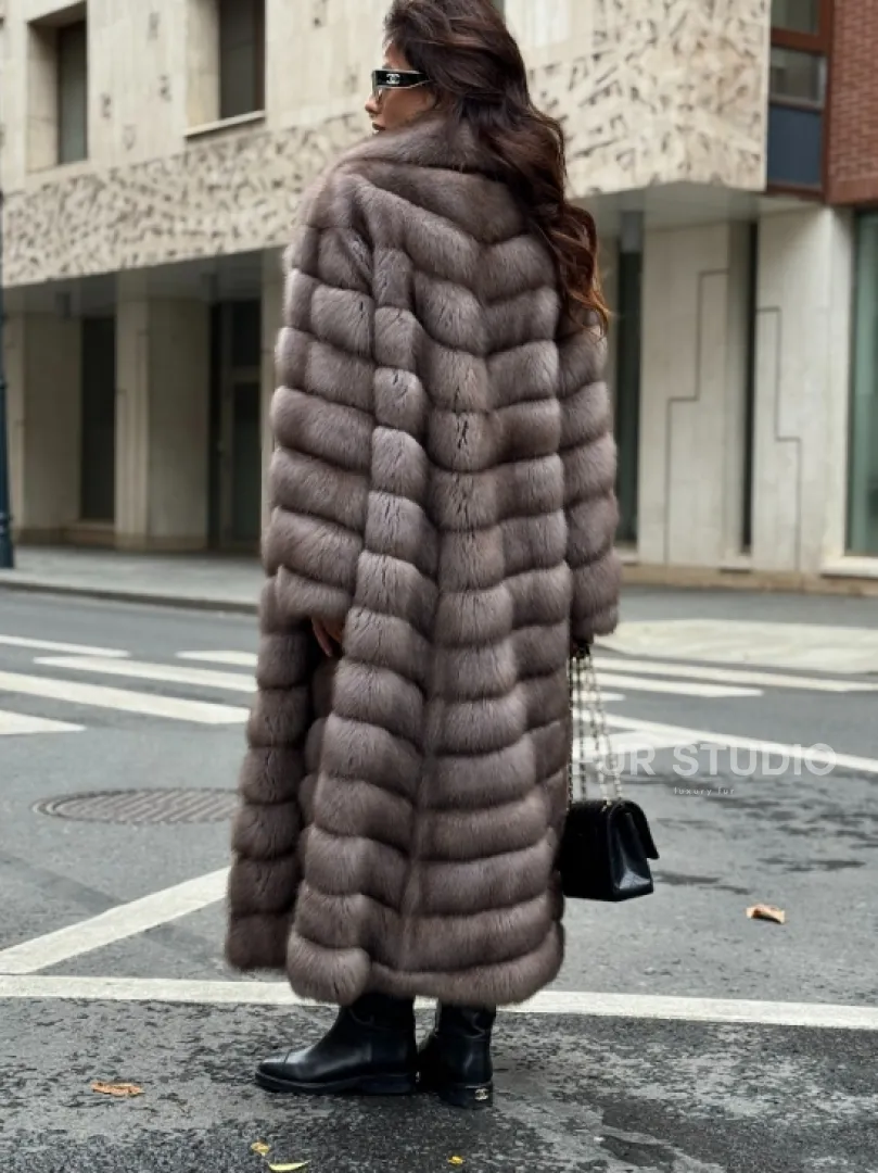 Шуба из меха куницы в цвете Truffle