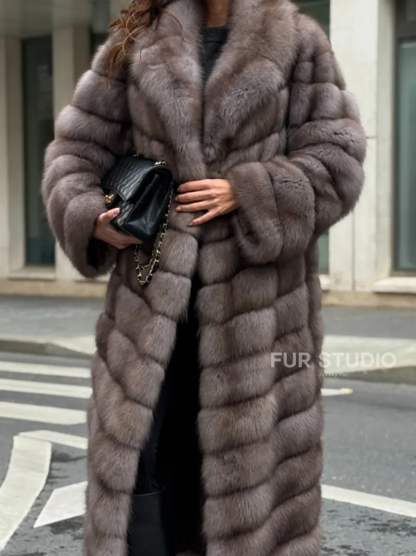 Шуба из меха куницы в цвете Truffle