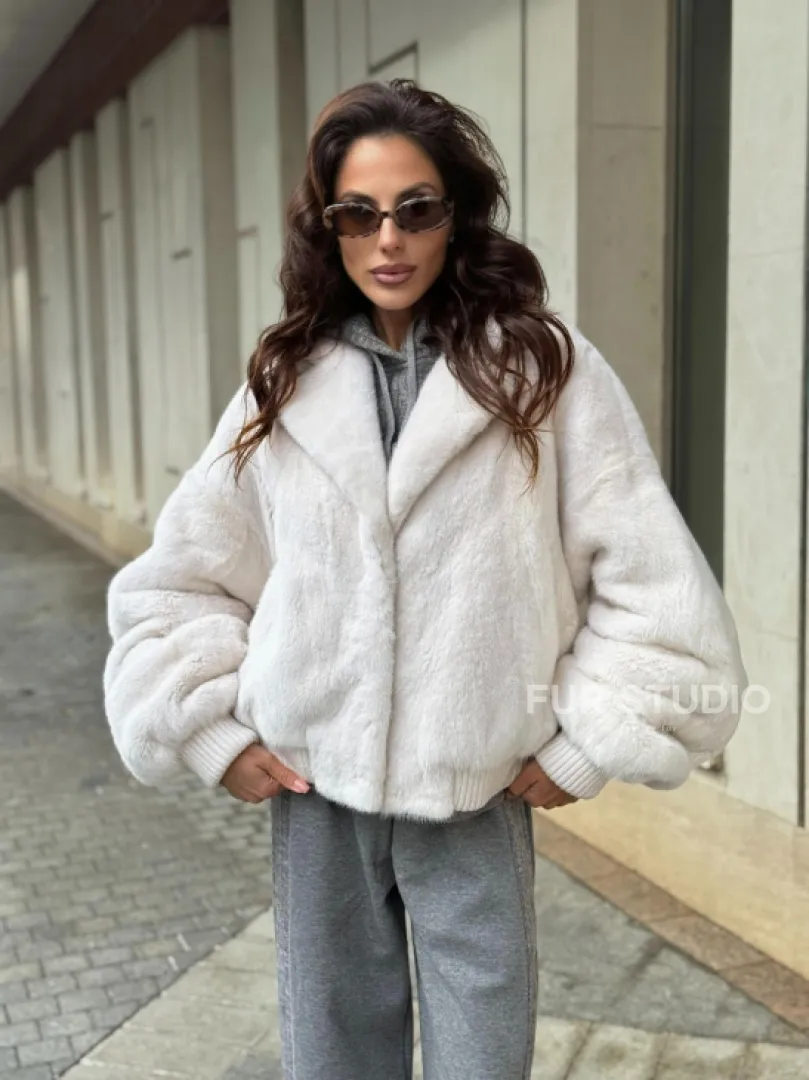Белый норковый бомбер на резинке