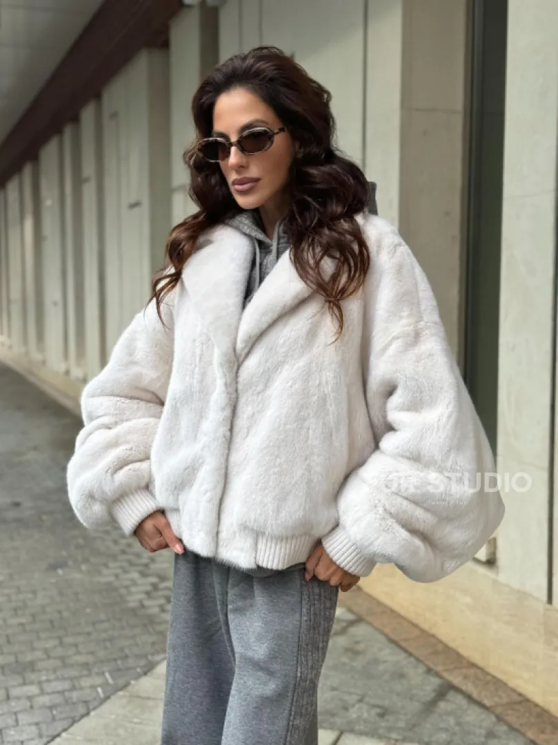 Белый норковый бомбер на резинке