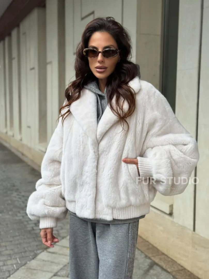 Белый норковый бомбер на резинке