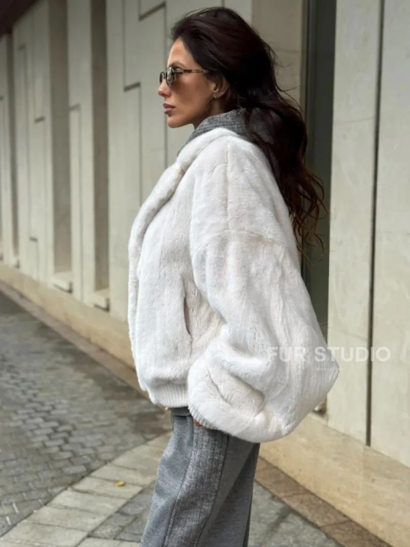 Белый норковый бомбер на резинке