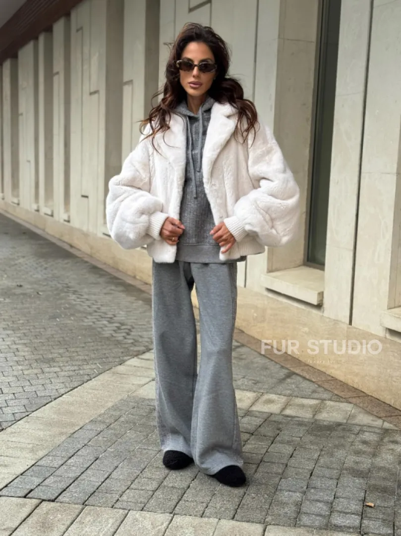 Белый норковый бомбер на резинке