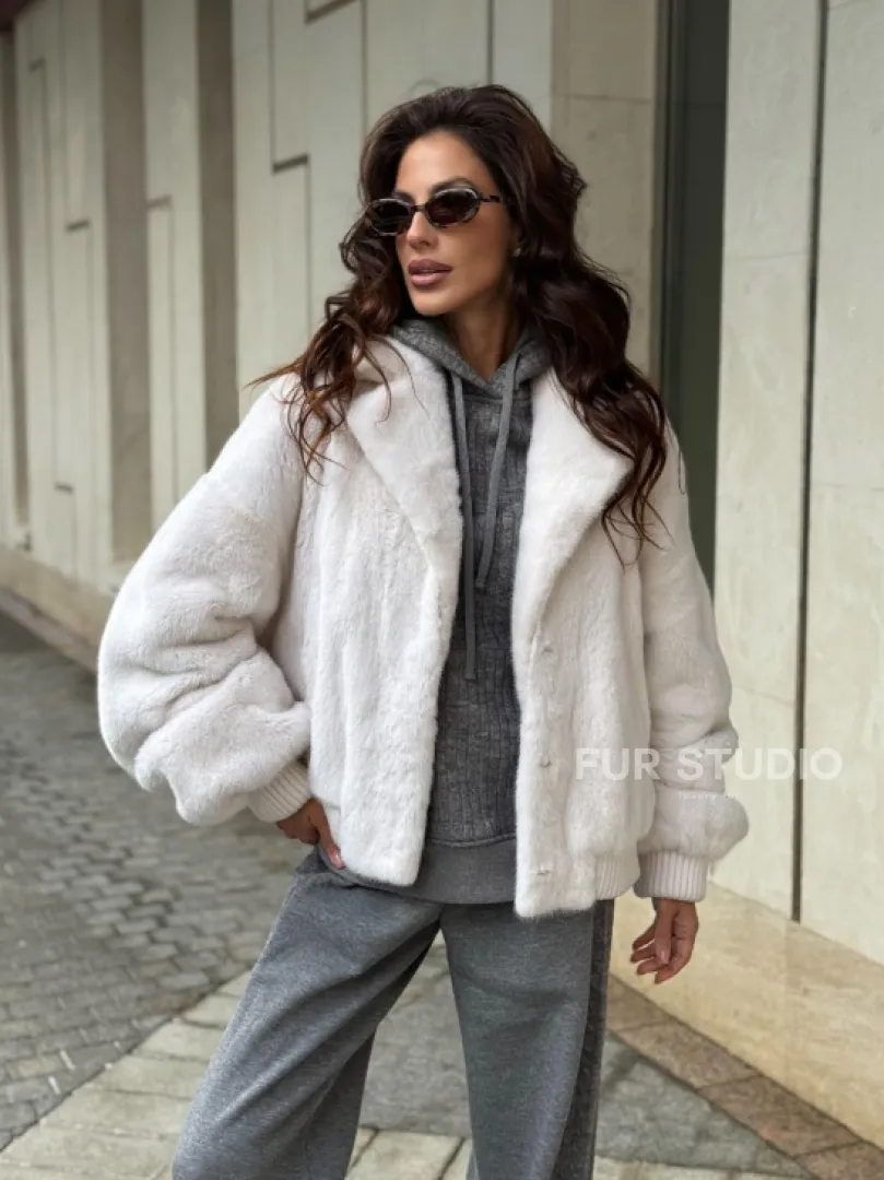 Белый норковый бомбер на резинке