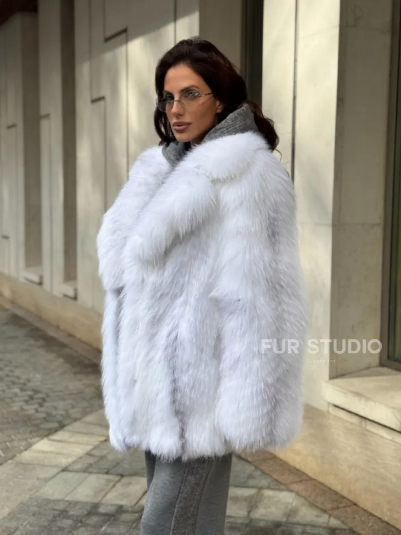 Шуба из белой арктической лисы