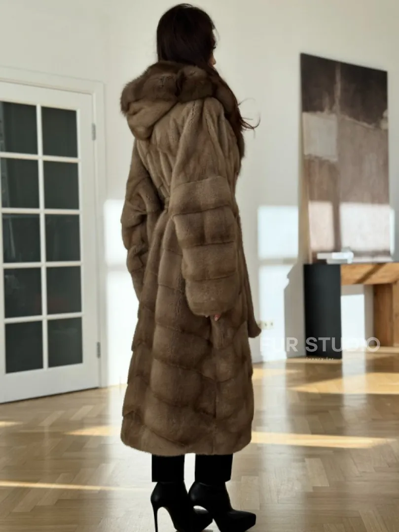 Бежевая норковая шуба с капюшоном куница - фото 5