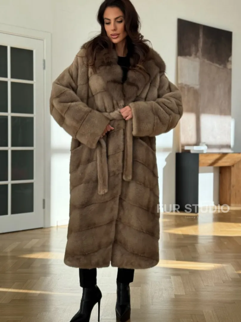Бежевая норковая шуба с капюшоном куница - фото 2
