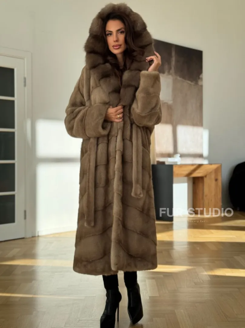 Бежевая норковая шуба с капюшоном куница - фото 8