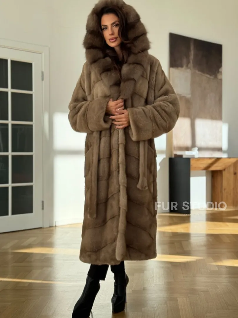 Бежевая норковая шуба с капюшоном куница - фото 4