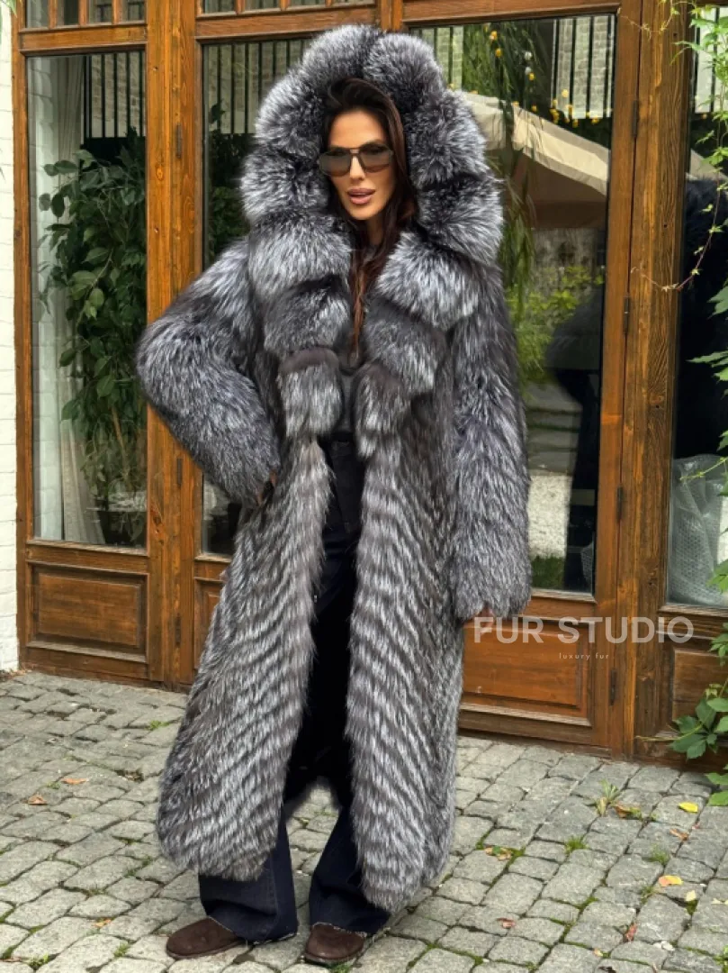 Длинная шуба из чернобурки в росшив