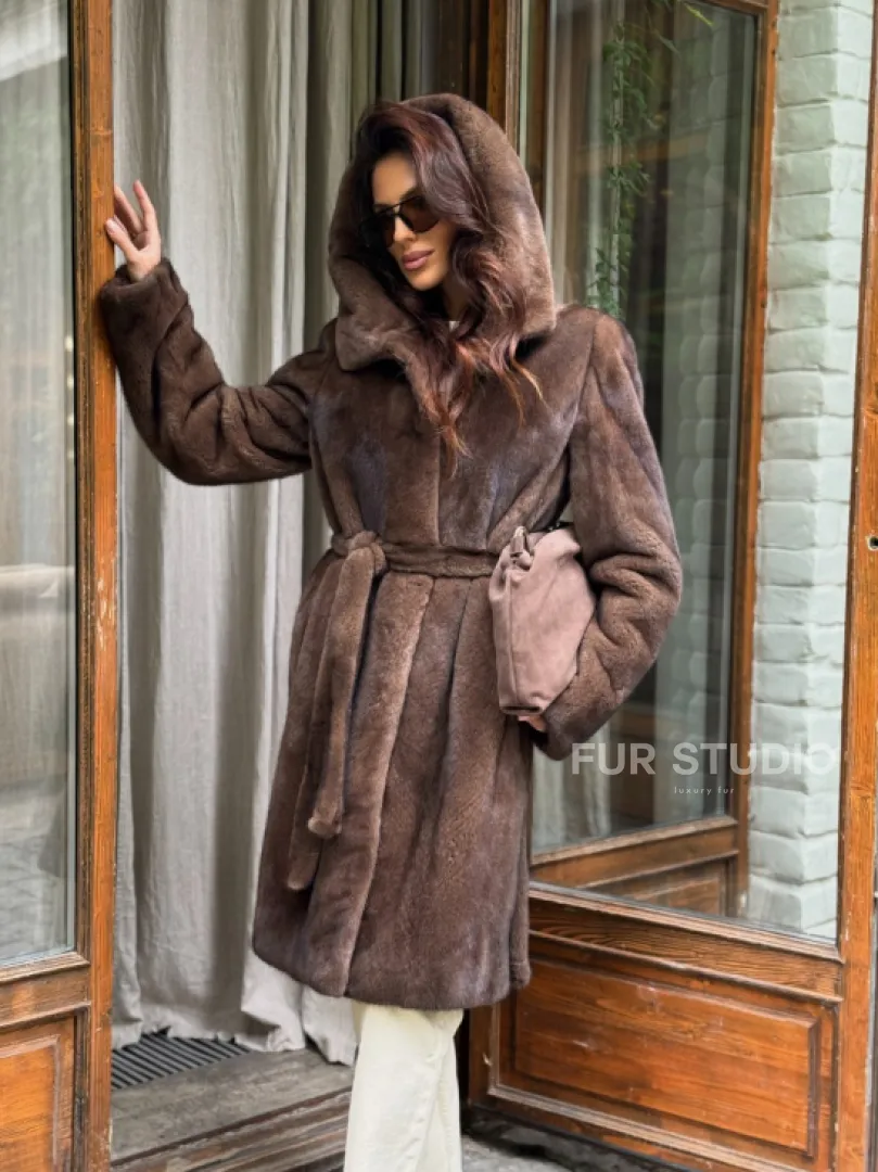Норковая шуба с капюшоном - цвет орех - фото 9