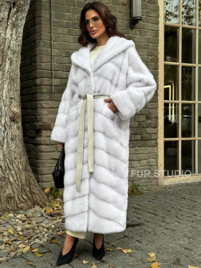 Белая норковая шуба с капюшоном - фото 7