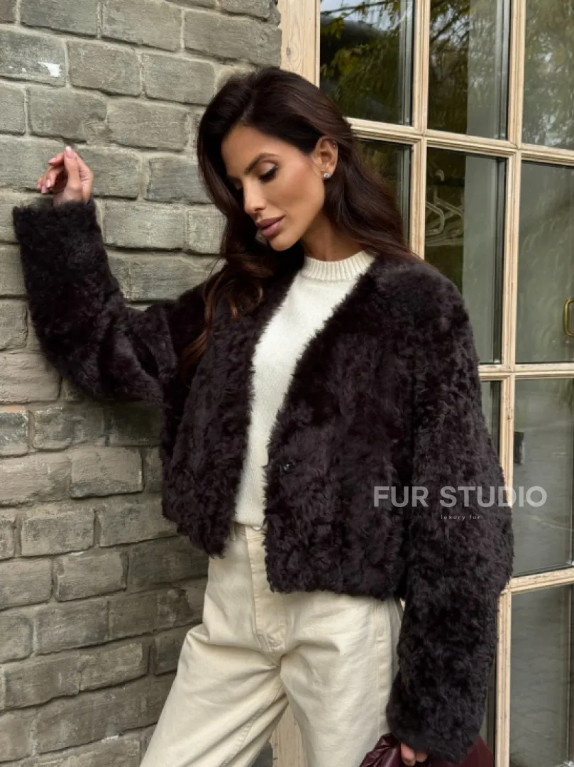 Укороченная шуба из овчины калган