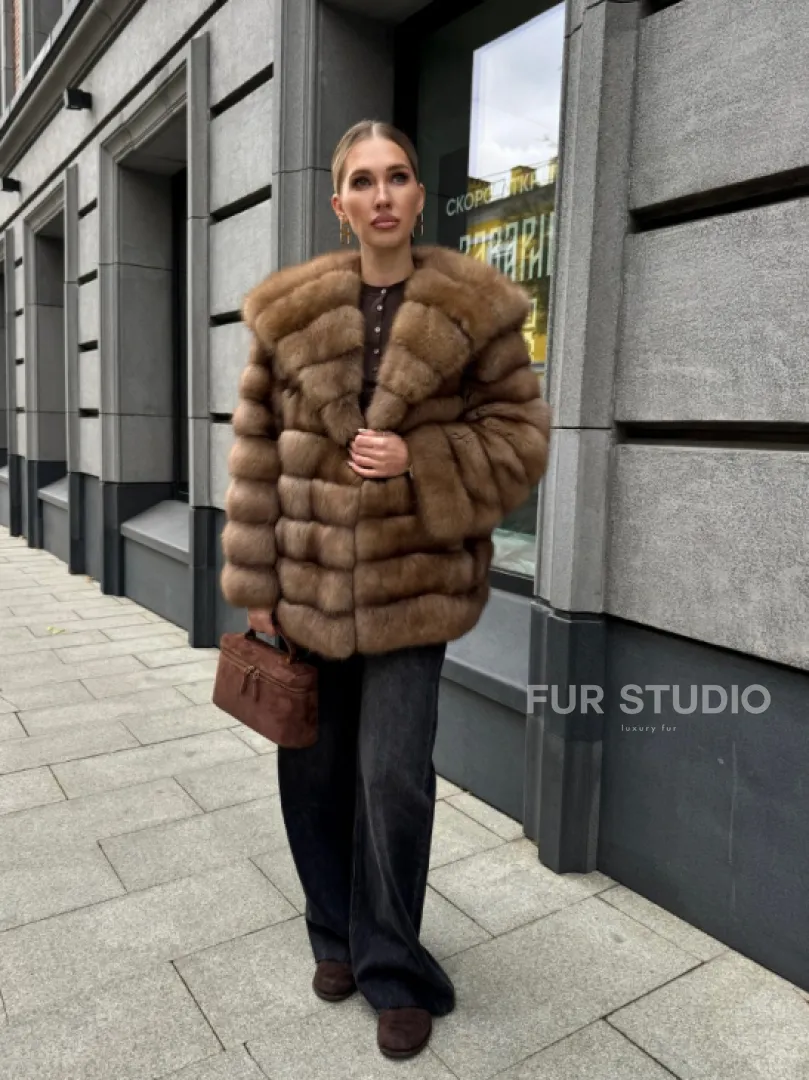 Шуба из натурального меха куницы с капюшоном