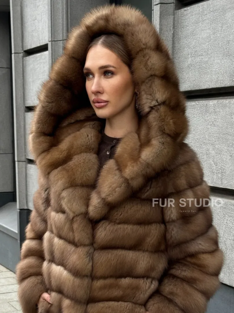 Шуба из натурального меха куницы с капюшоном - фото 5