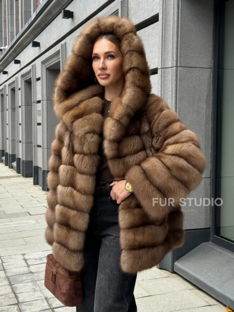 Шуба из натурального меха куницы с капюшоном