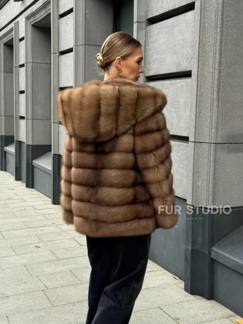 Шуба из натурального меха куницы с капюшоном - фото 17