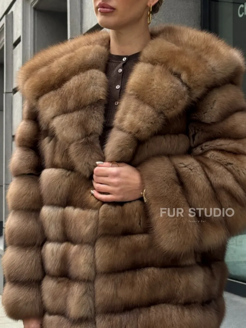 Шуба из натурального меха куницы с капюшоном - фото 1