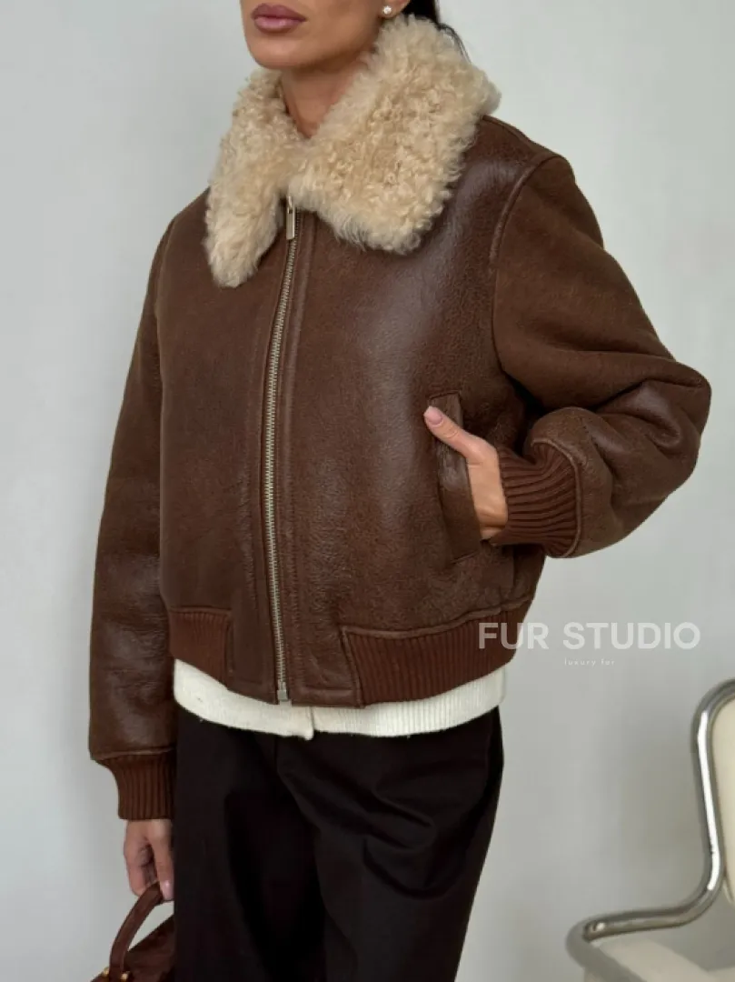 Короткая дубленка - женская - фото 3