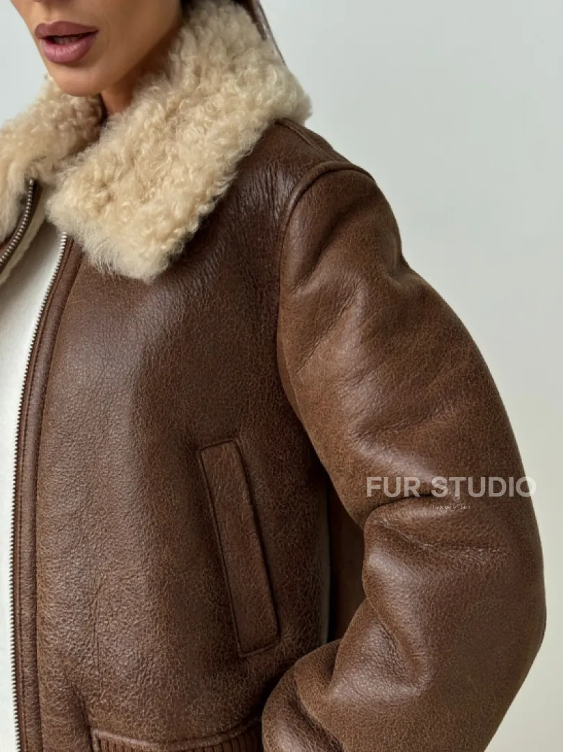 Короткая дубленка - женская - фото 2