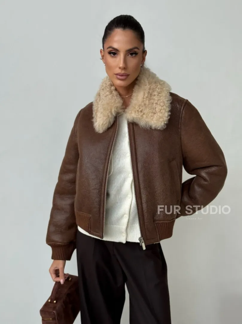 Короткая дубленка - женская - фото 9