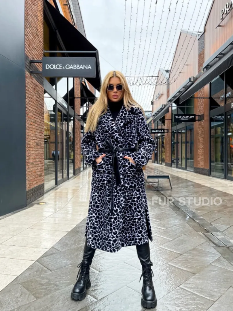 Двубортное пальто из экомеха