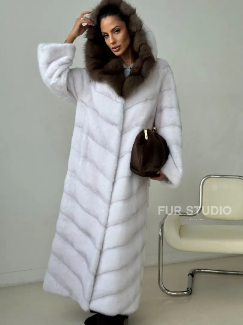 Белая норковая шуба с куницей капюшон - фото 6