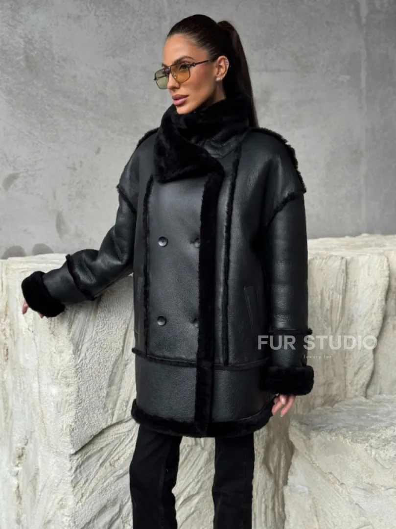Черная современная дубленка