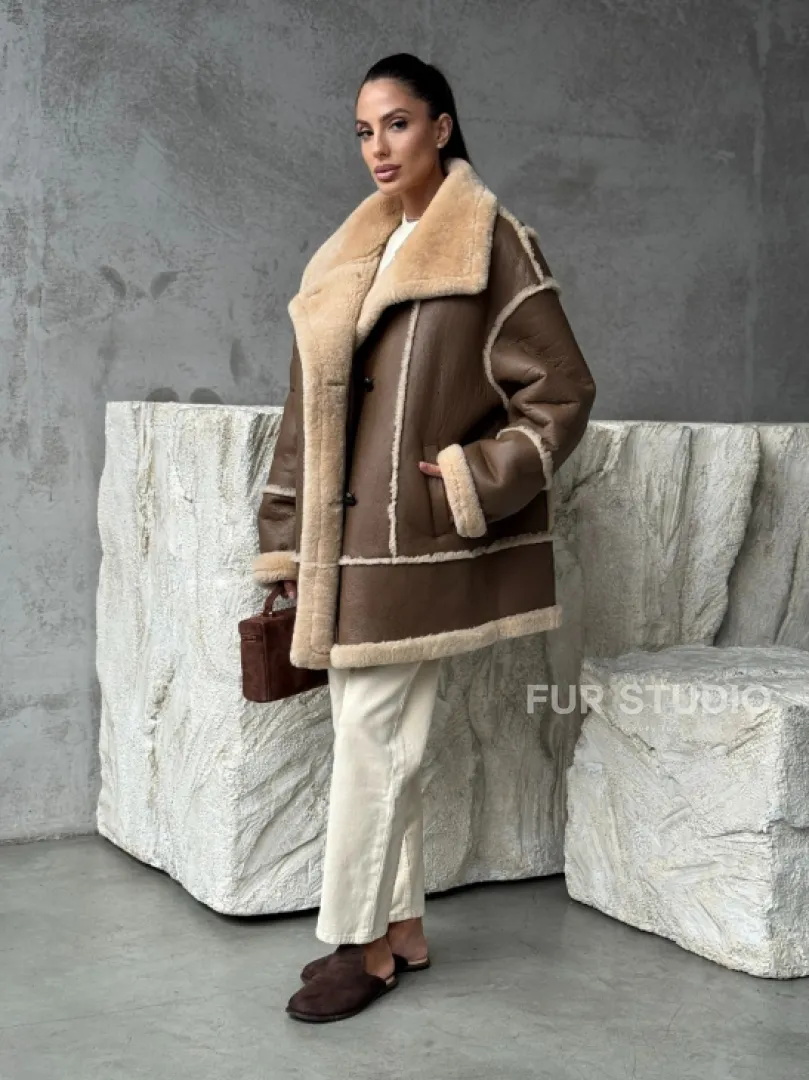 Коричневая женская дубленка - фото 12