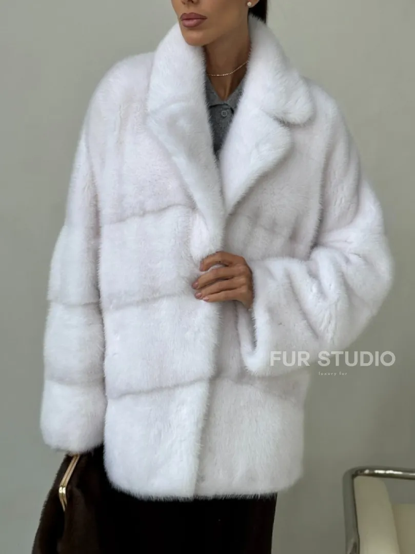 Белый норковый полушубок