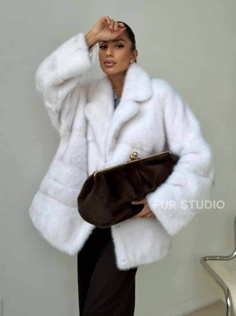 Белый норковый полушубок