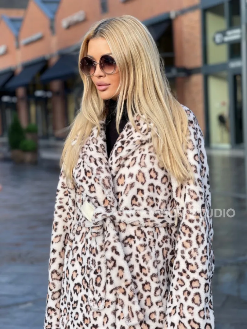 Леопардовая шуба из натуральной шерсти - фото 0