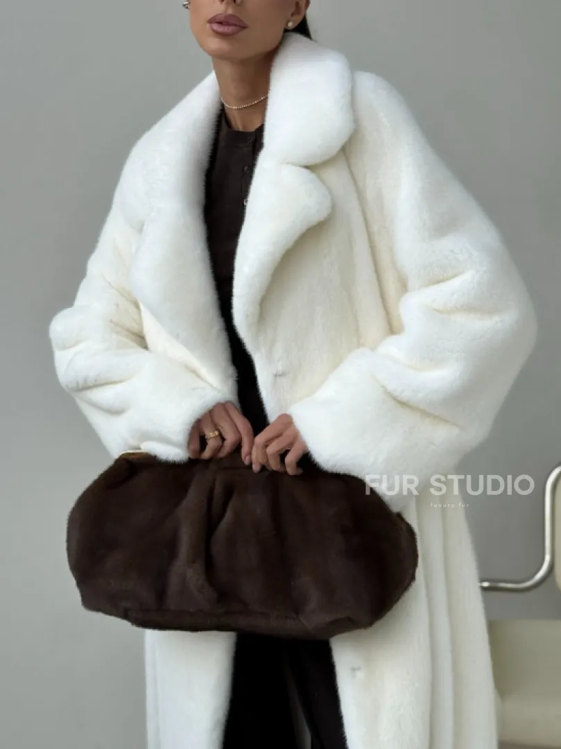 Белая длинная норковая шуба