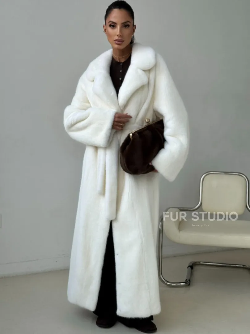 Белая длинная норковая шуба