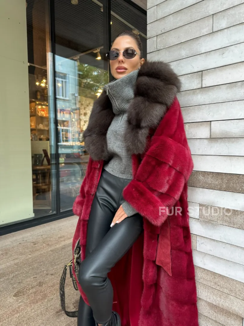 Длинная норковая шуба с капюшоном куница - фото 10