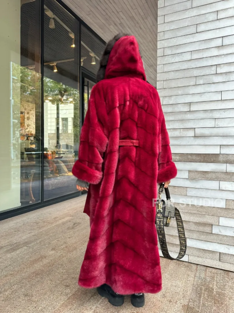 Длинная норковая шуба с капюшоном куница - фото 12