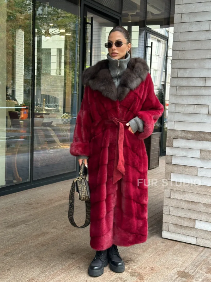 Длинная норковая шуба с капюшоном куница - фото 6