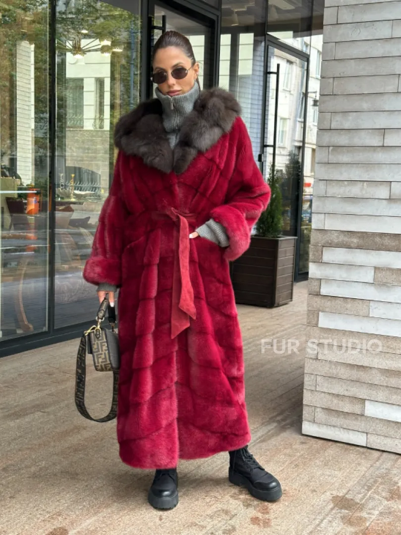 Длинная норковая шуба с капюшоном куница - фото 3