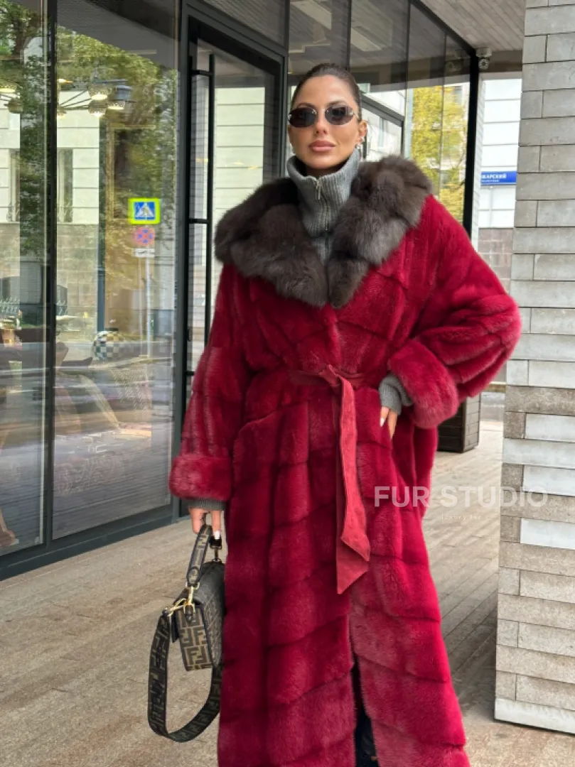 Длинная норковая шуба с капюшоном куница - фото 9