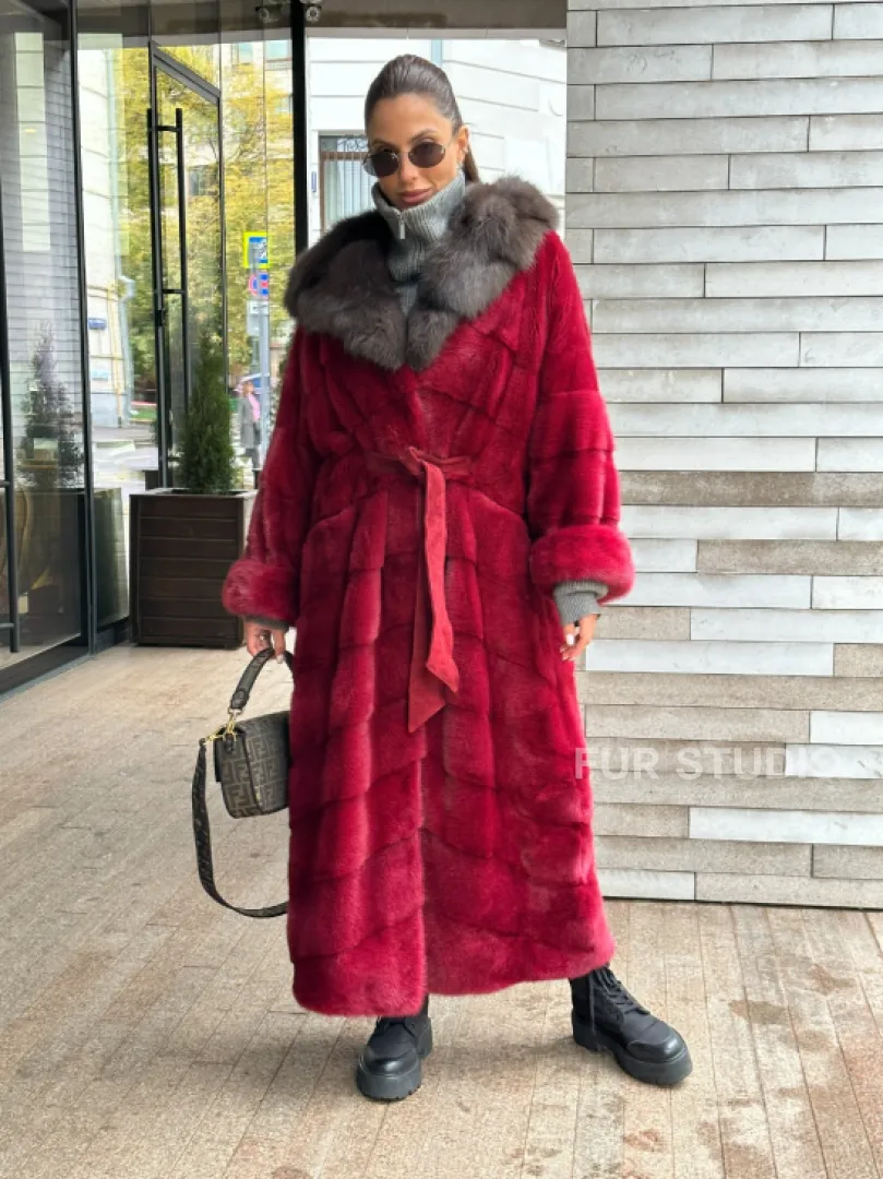 Длинная норковая шуба с капюшоном куница - фото 0