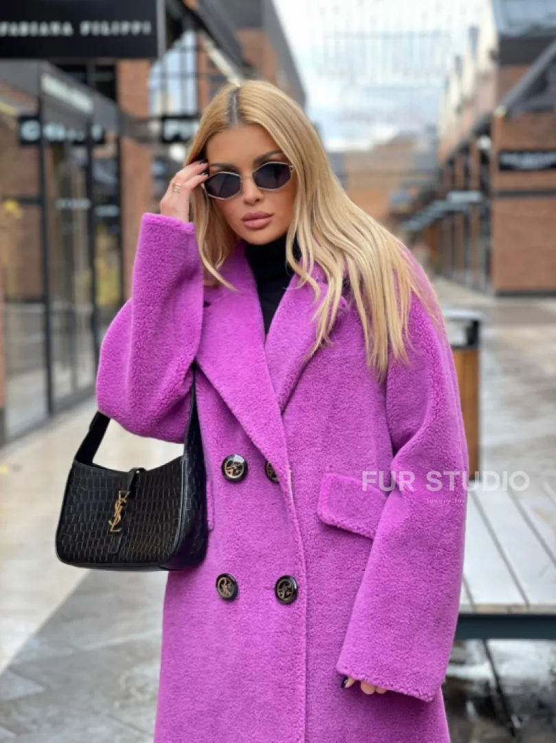 Стильное шерстяное пальто в ярком цвете