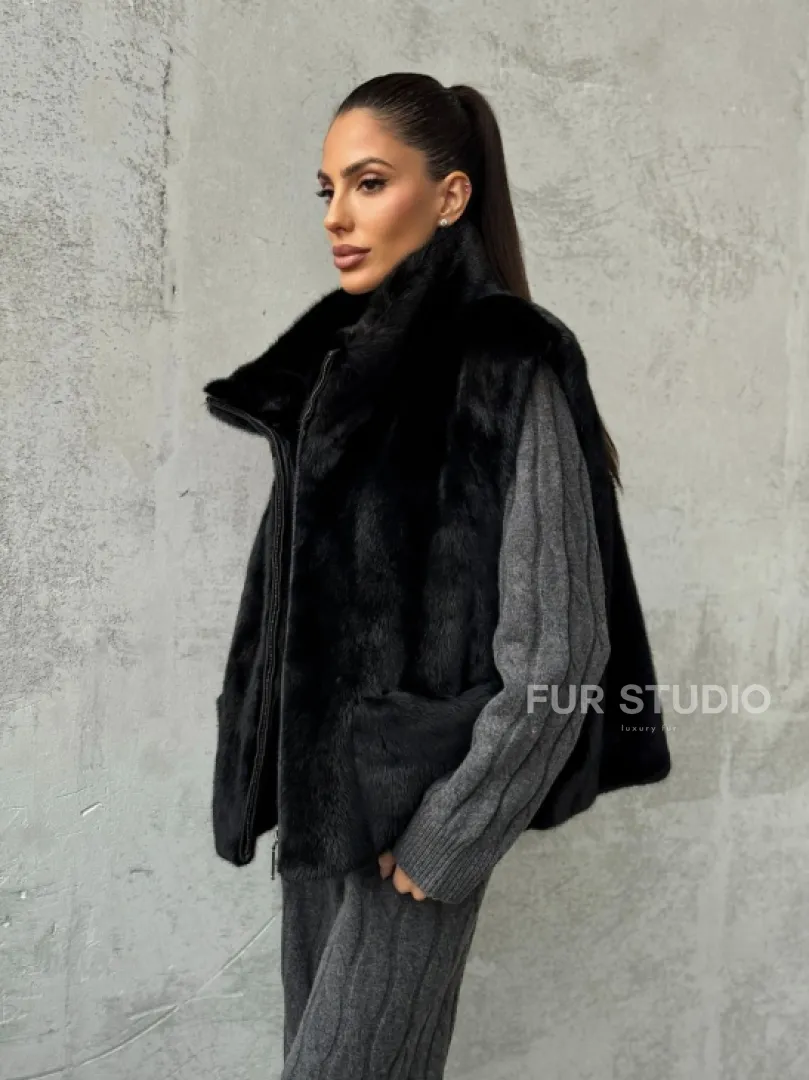 Черная норковая жилетка - фото 8