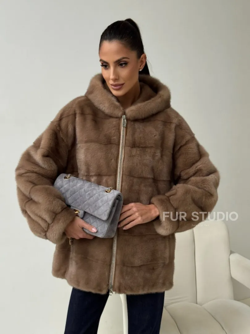 Бежевая норковая куртка с капюшоном - фото 8