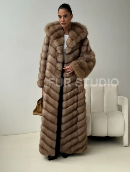 Длинная шуба из меха куницы с капюшоном - фото 5
