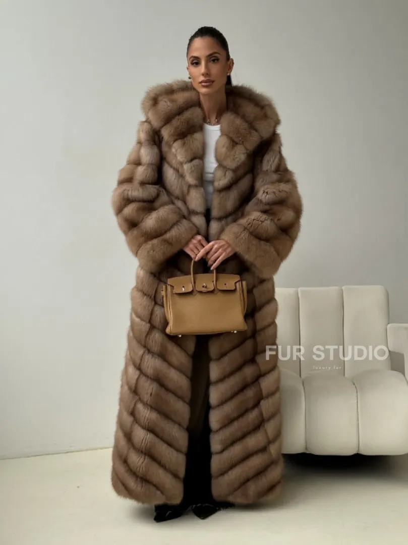 Длинная шуба из меха куницы с капюшоном - фото 8