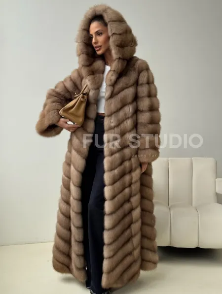 Длинная шуба из меха куницы с капюшоном - фото 6