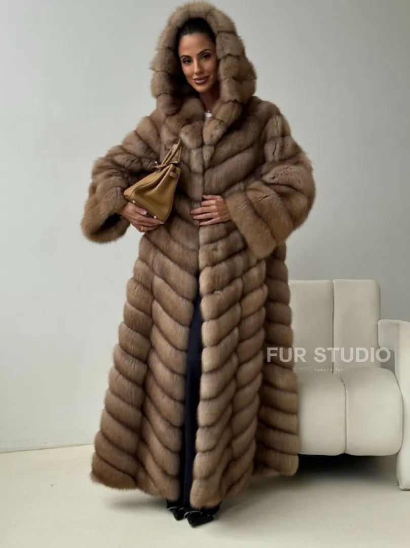 Длинная шуба из меха куницы с капюшоном - фото 4