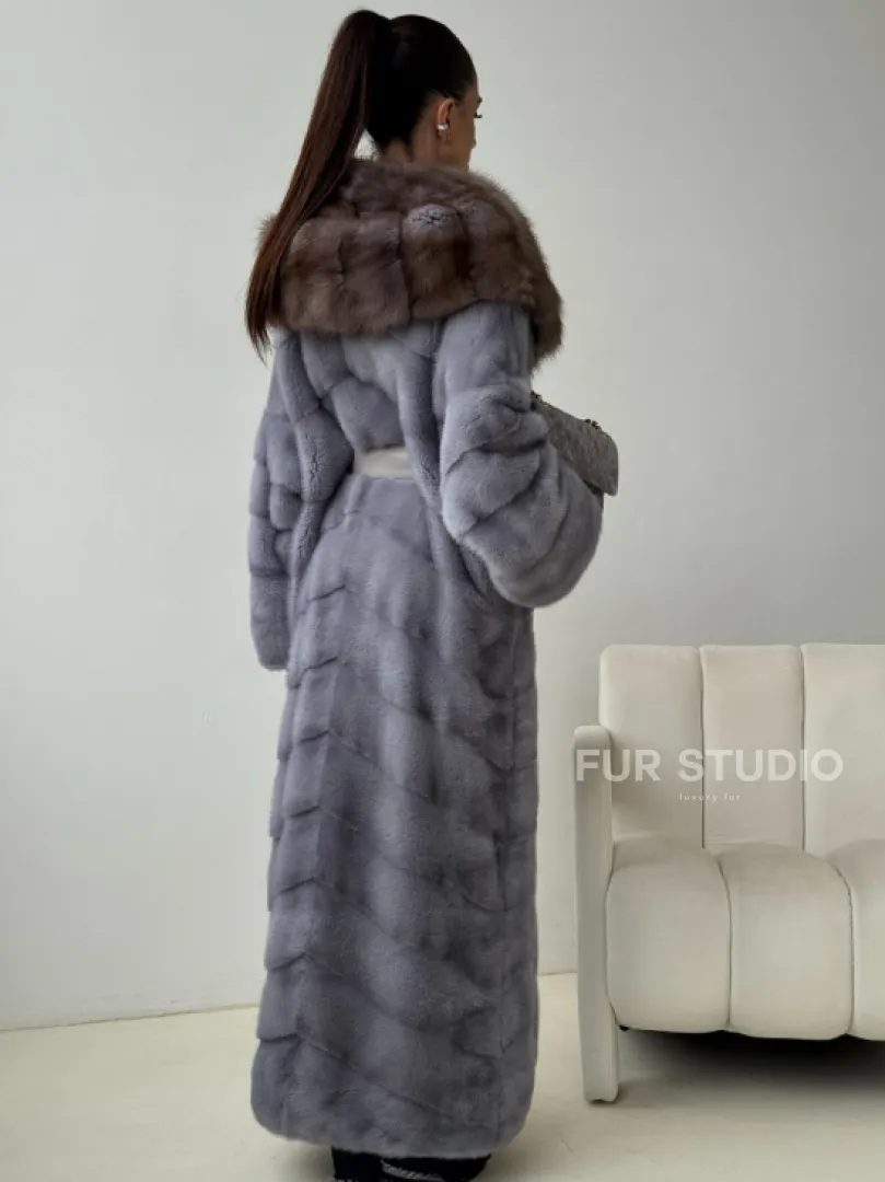 Голубая норковая шуба с капюшоном куницы - фото 3