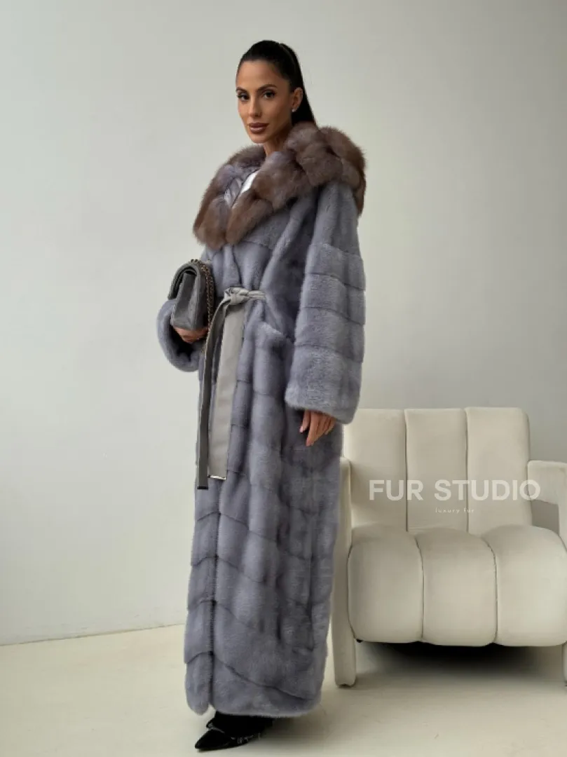 Голубая норковая шуба с капюшоном куницы - фото 10