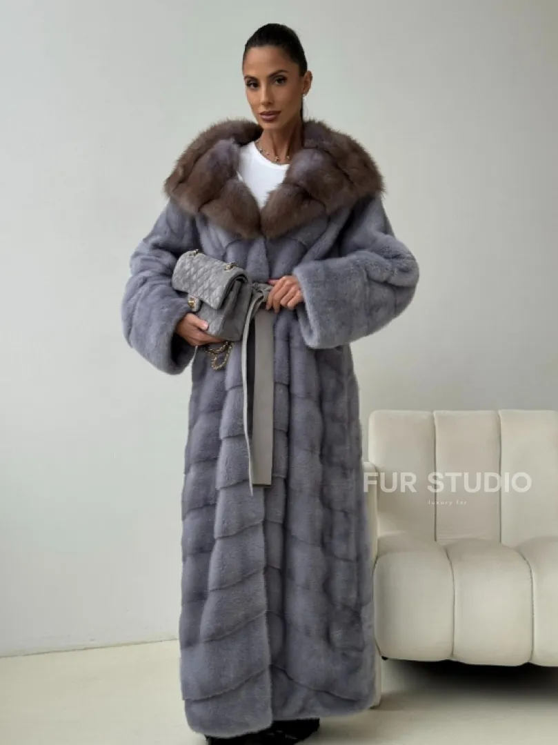 Голубая норковая шуба с капюшоном куницы - фото 0